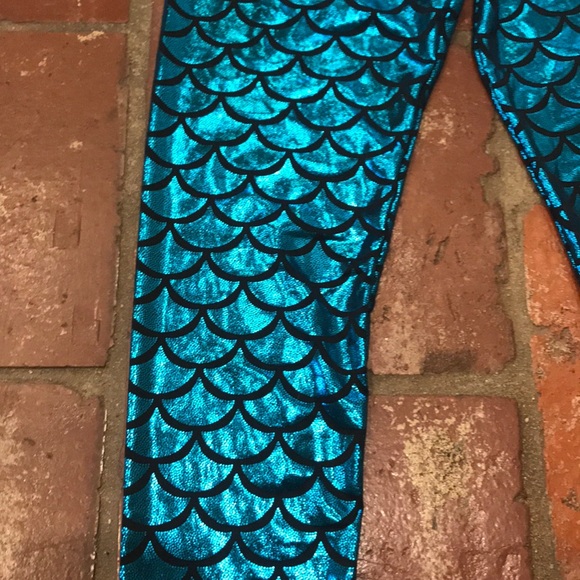 Mermaid scale Mardi Gras leggings never worn no tags - Picture 2 of 4